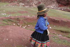 36.-Little-girl-at-village-on-our-way-to-Palccoyo-Mountain